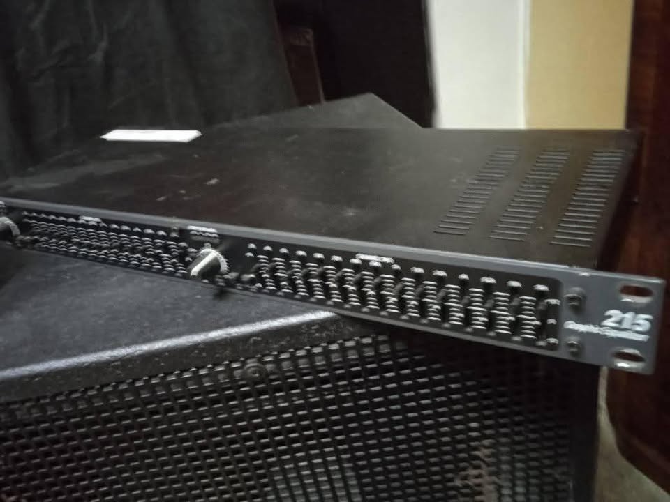 ekvalizer DBX 215
