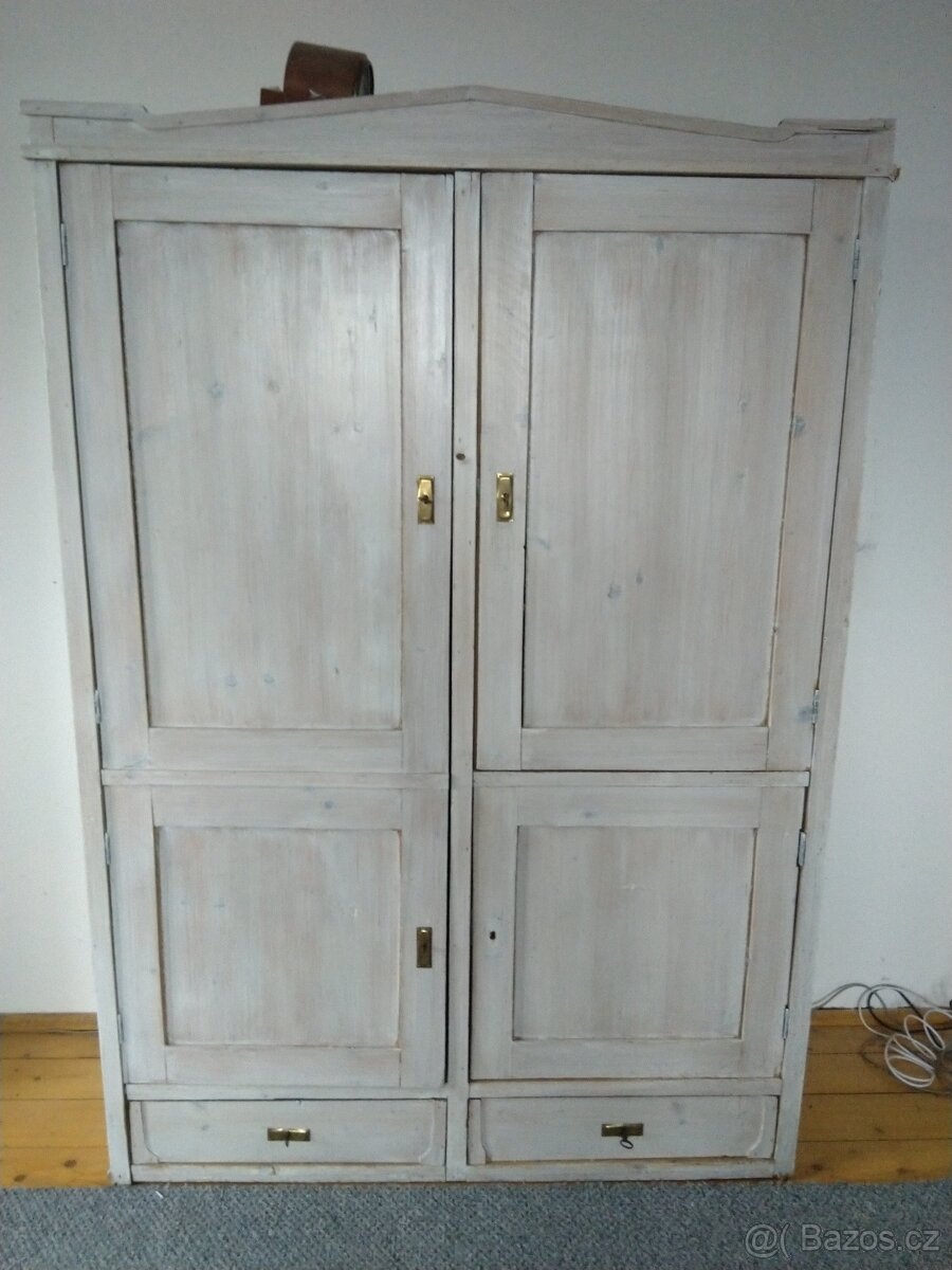 Skříň