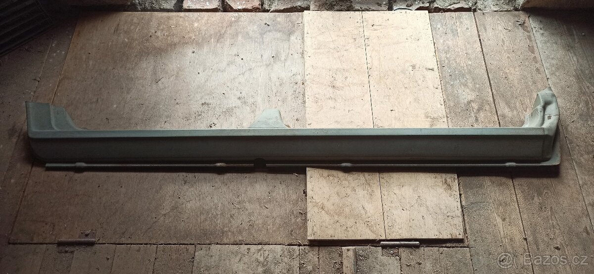 Nepoužitý pravý práh Škoda 105/120