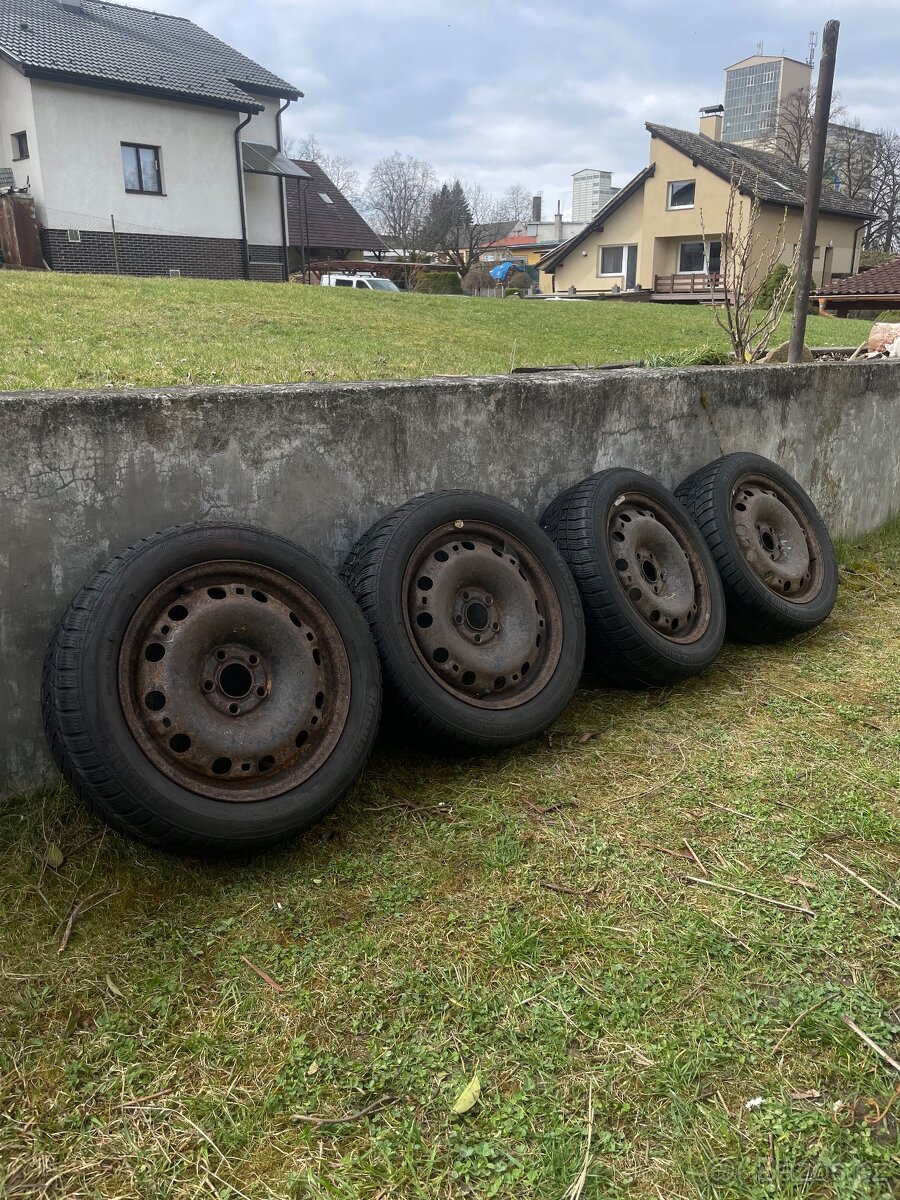 Plechové disky 5x100 r15 + zimní pneu