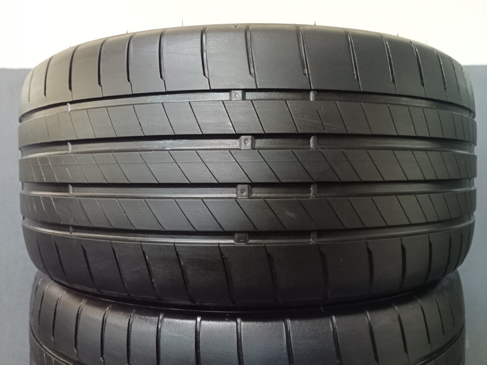 235/35 R19 BRIDGESTONE (2323)