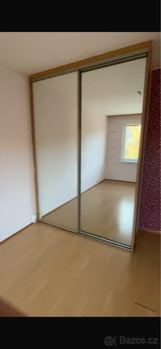 Vestavná skříň