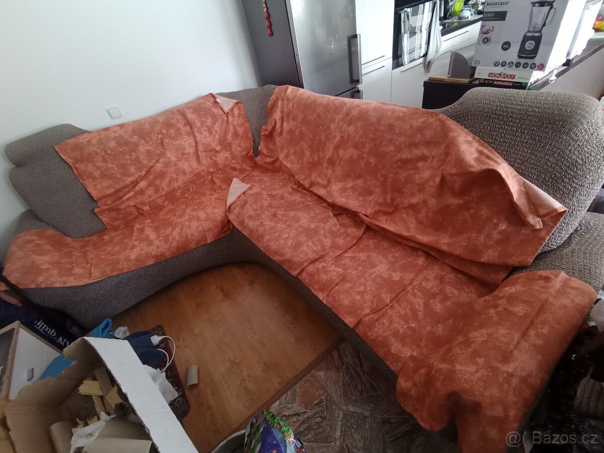 Velká rohovka sedačka s potahem nepoužívaná