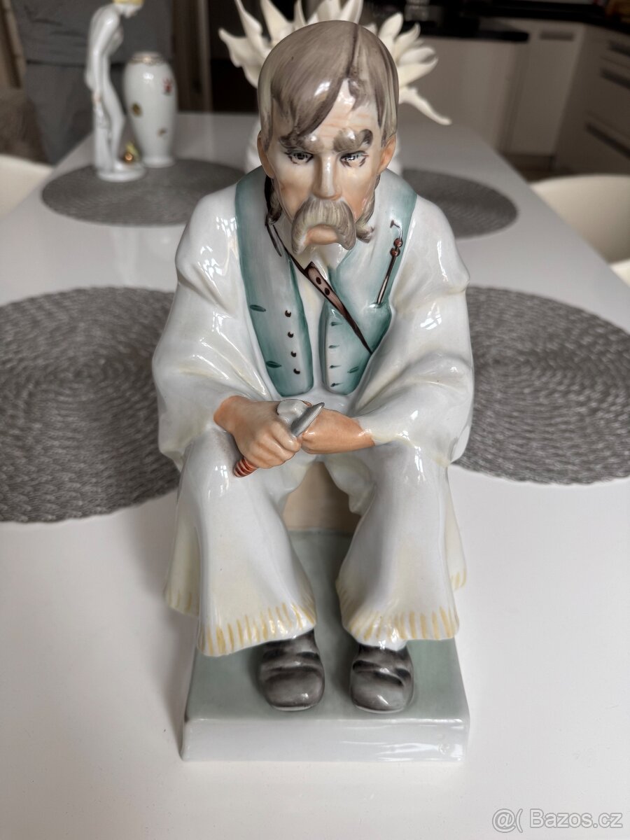 Porcelánová postava Zsolnay Pecs