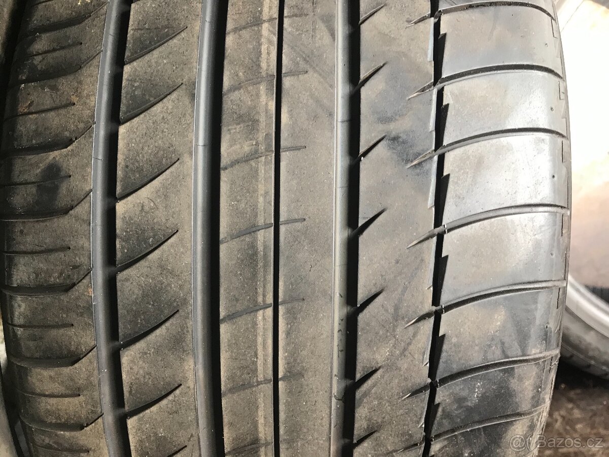 Letní pneu 285/30/18 dva kusy Michelin