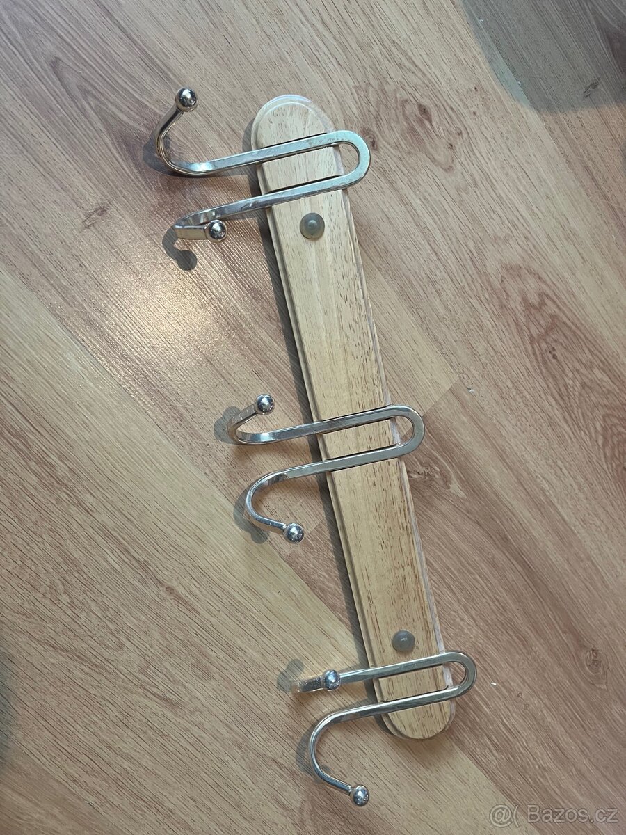 Nástěnný věšák