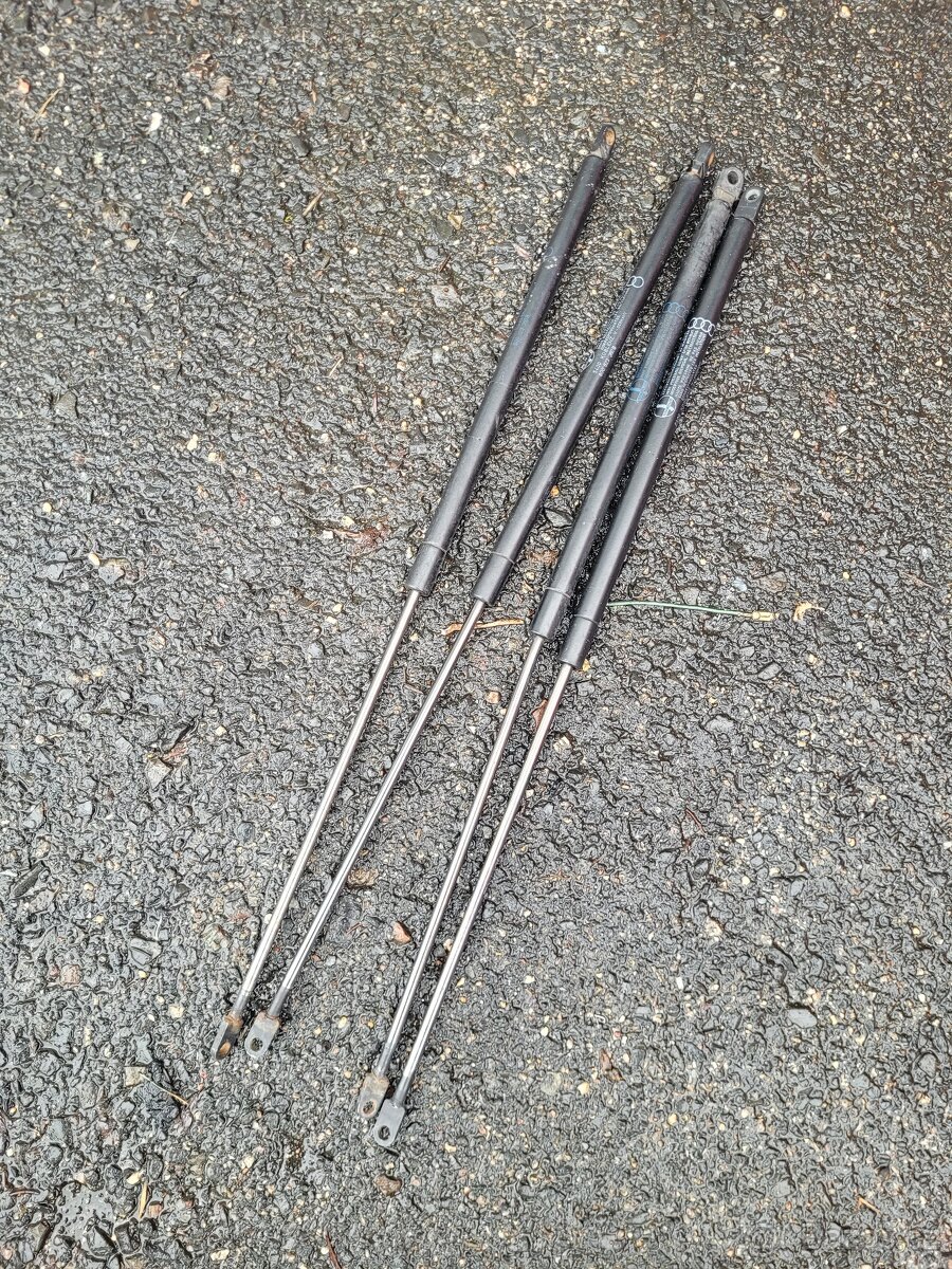 Audi 80 B4 plynové vzpěry na kapotu