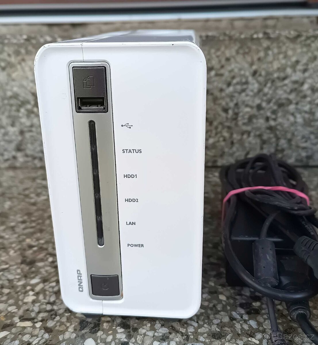 NAS QNAP TS-212 + 2x 1TB HDD+ 2 licence na IP kamery funkční