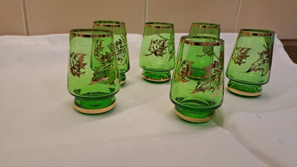 RETRO ŠTAMPRLATA ZELENÁ ZLACENÁ PANÁKY