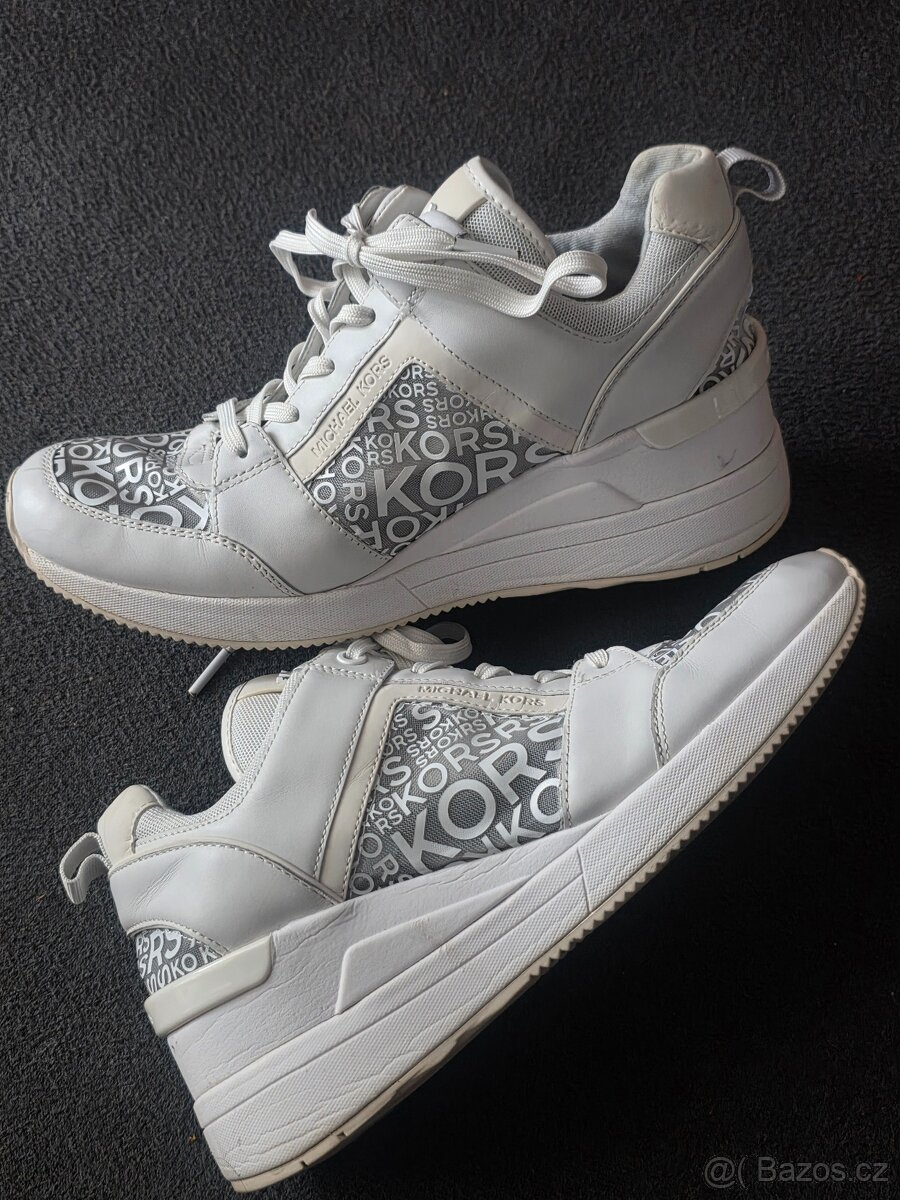 MK tenisky 9M 40