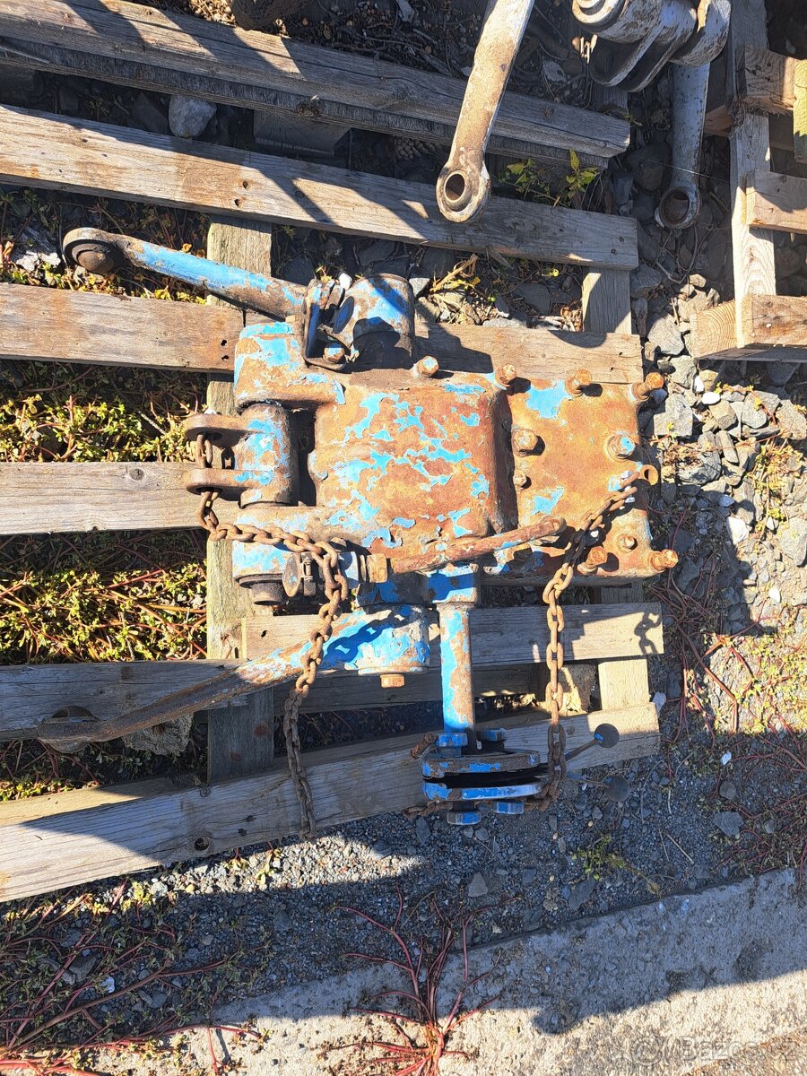 Zetor 3011 víko hydrauliky kompletni