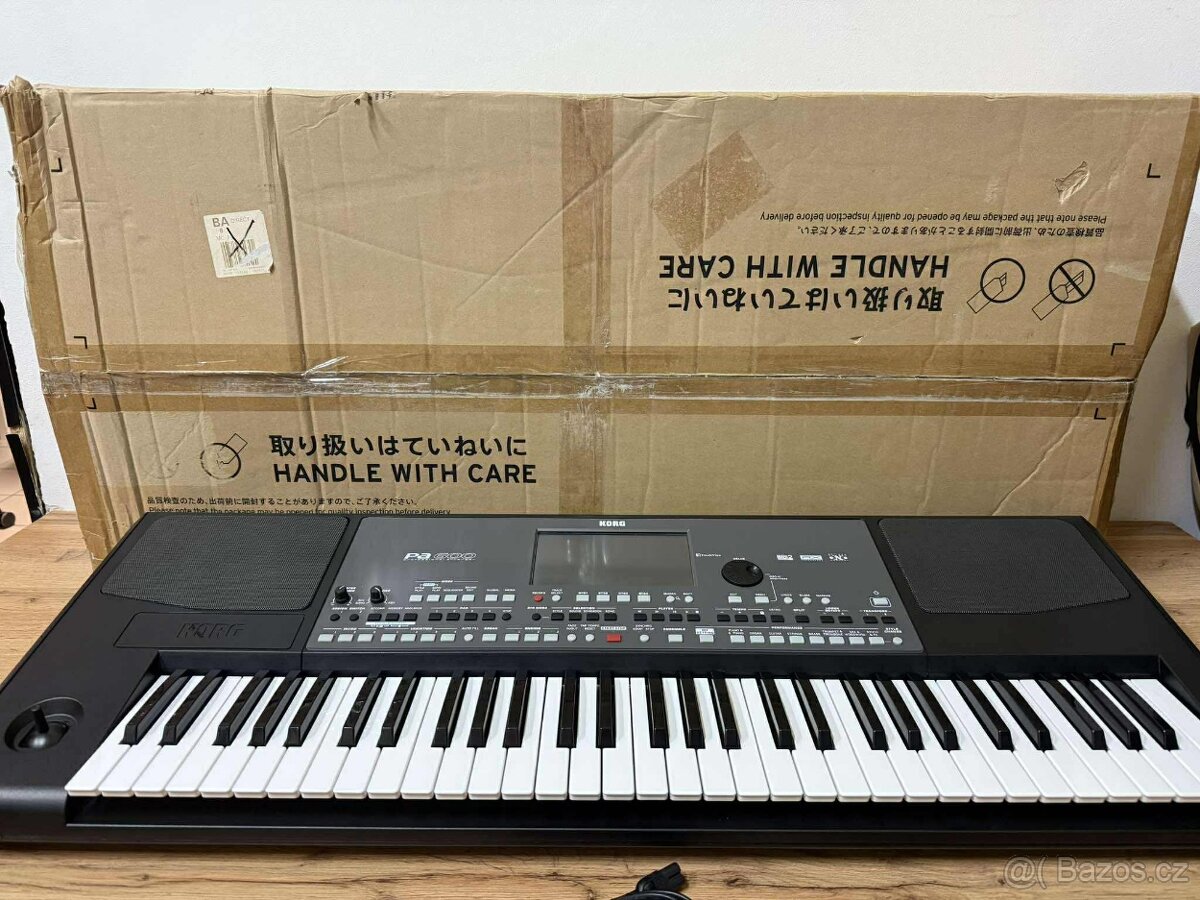 klávesy Korg Pa600