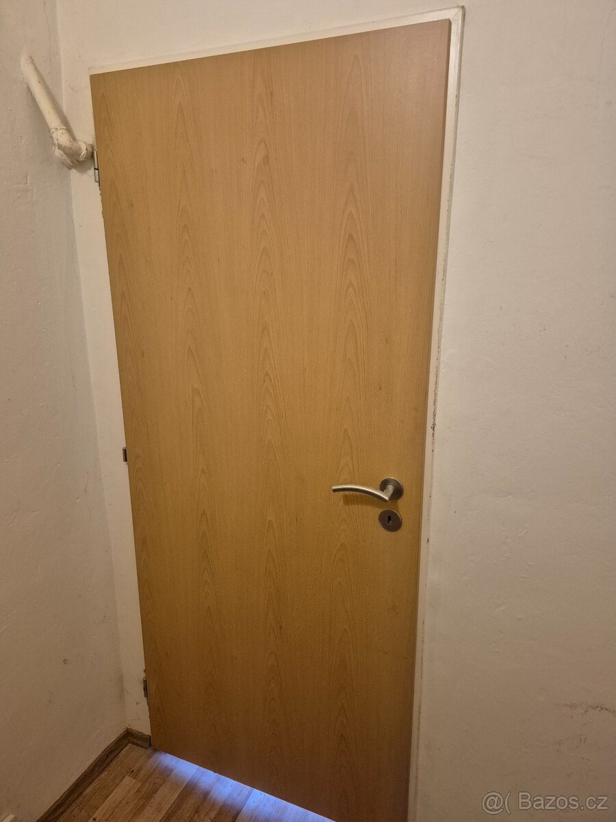 Interiérové dveře buk bez kliky 60P