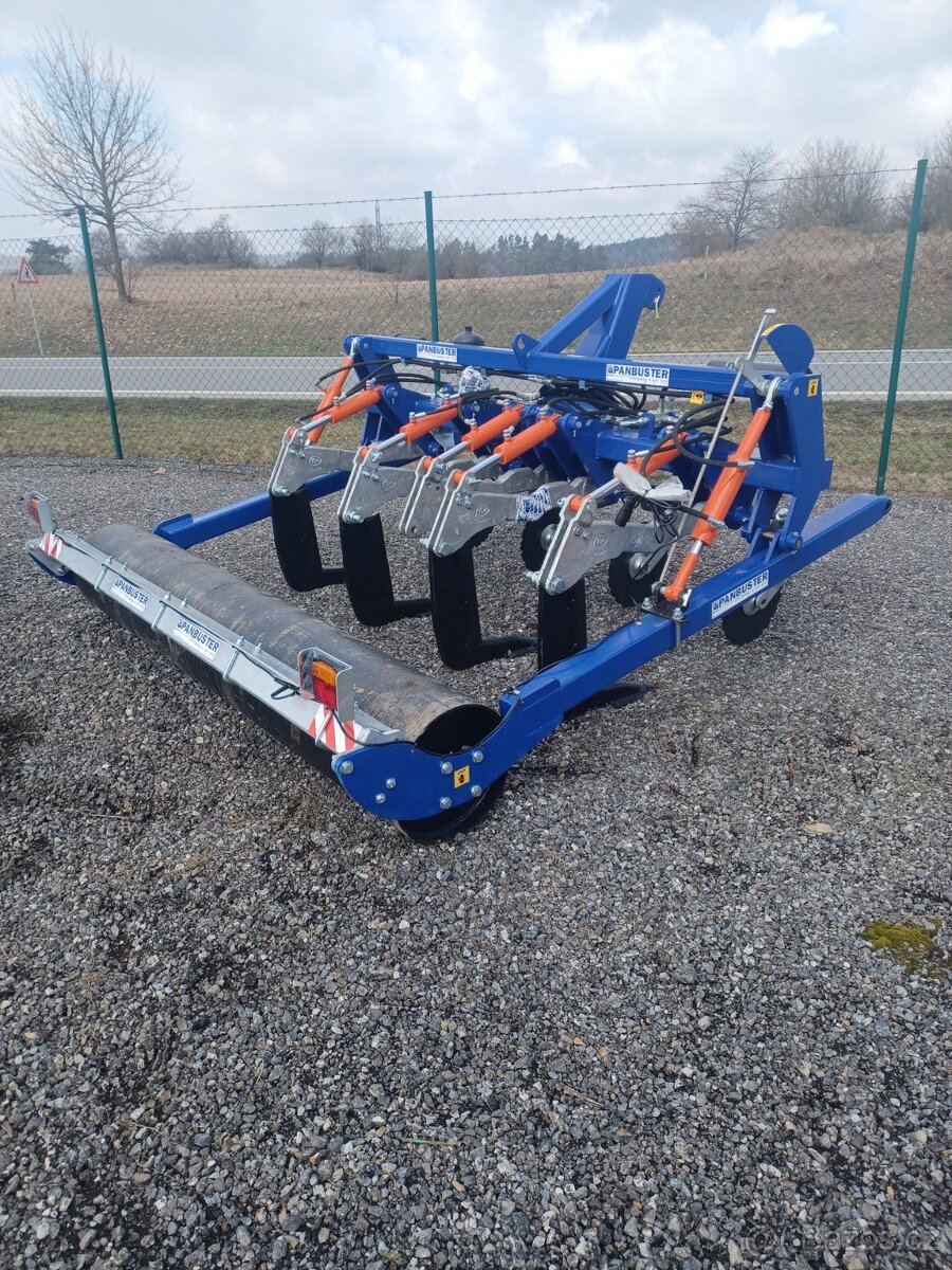 Hloubkový kypřič trvalých travních porostů