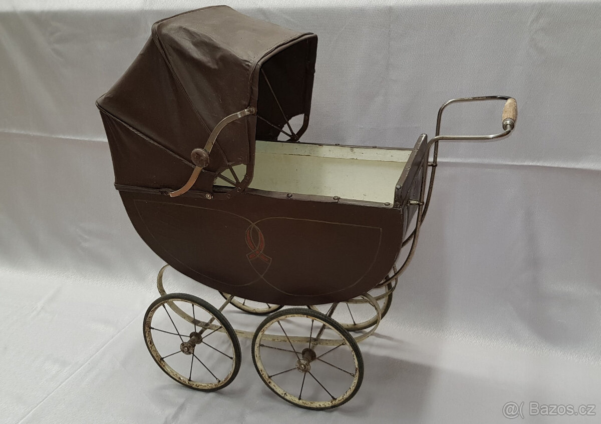 Starožitný retro kočárek pro panenky