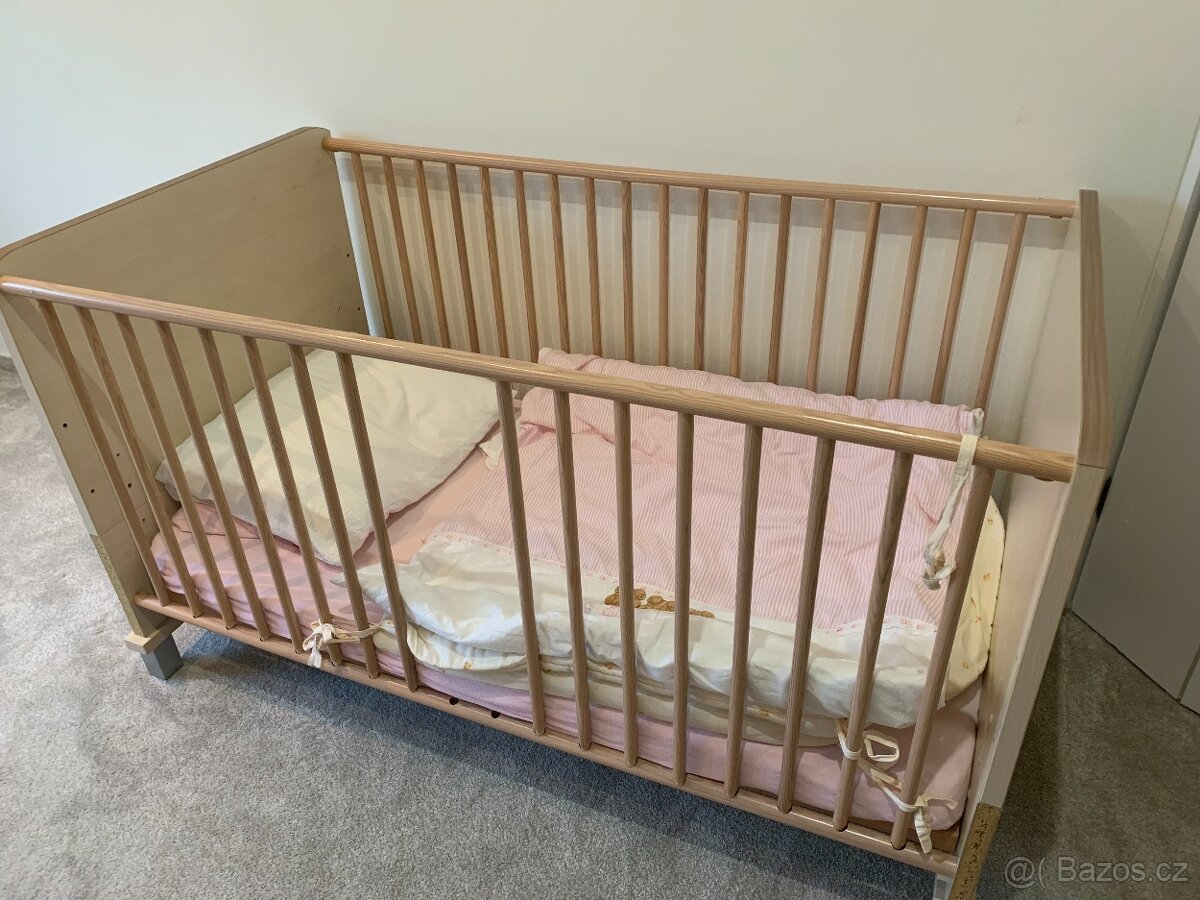 dětská postýlka