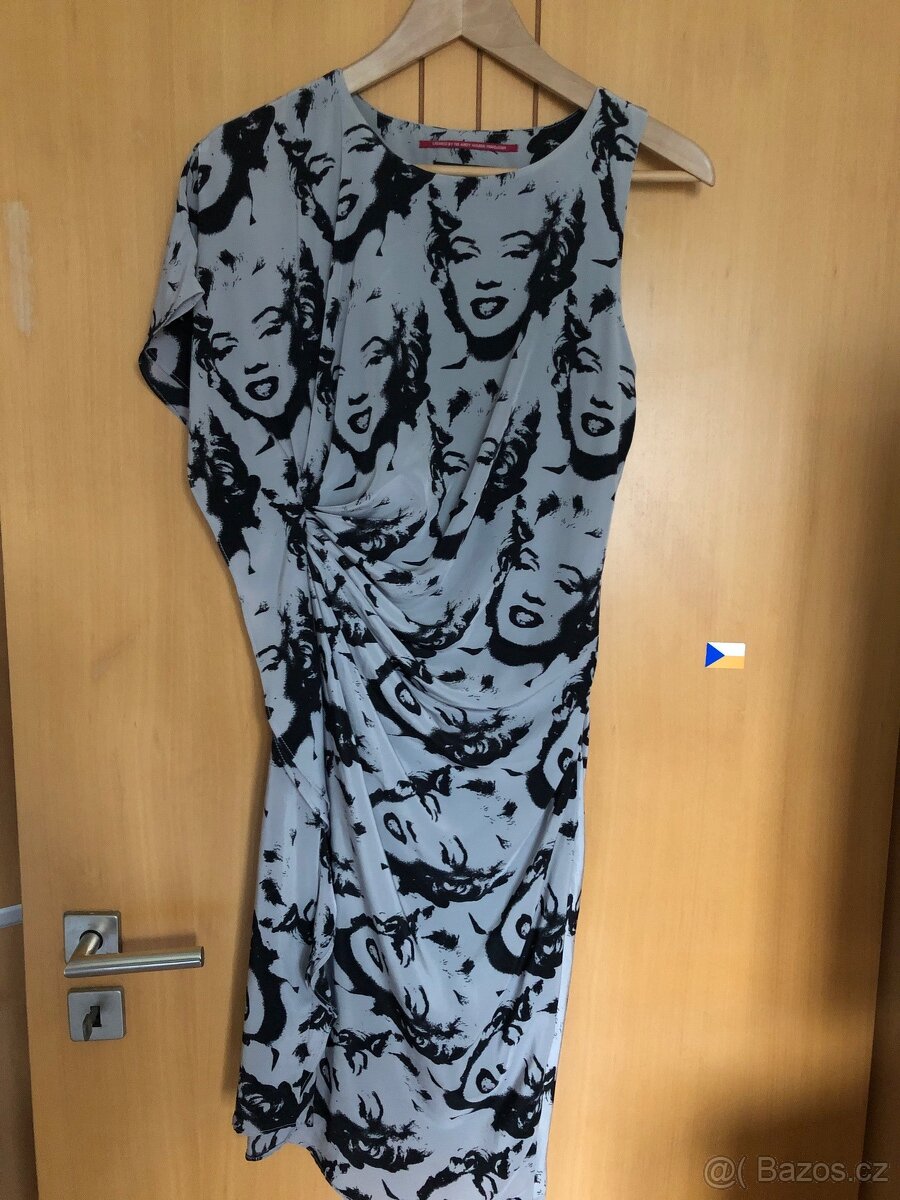 Společenské šaty PEPE JEANS s Marilyn Monroe