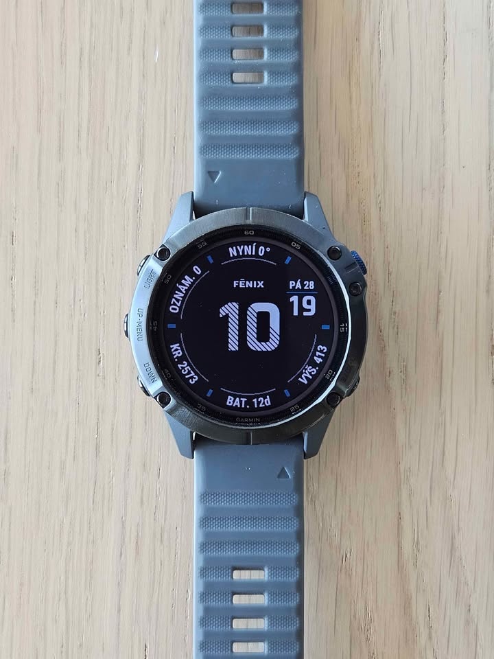 Garmin Fenix 6 Pro Solar (47mm) Černá s šedým páskem
