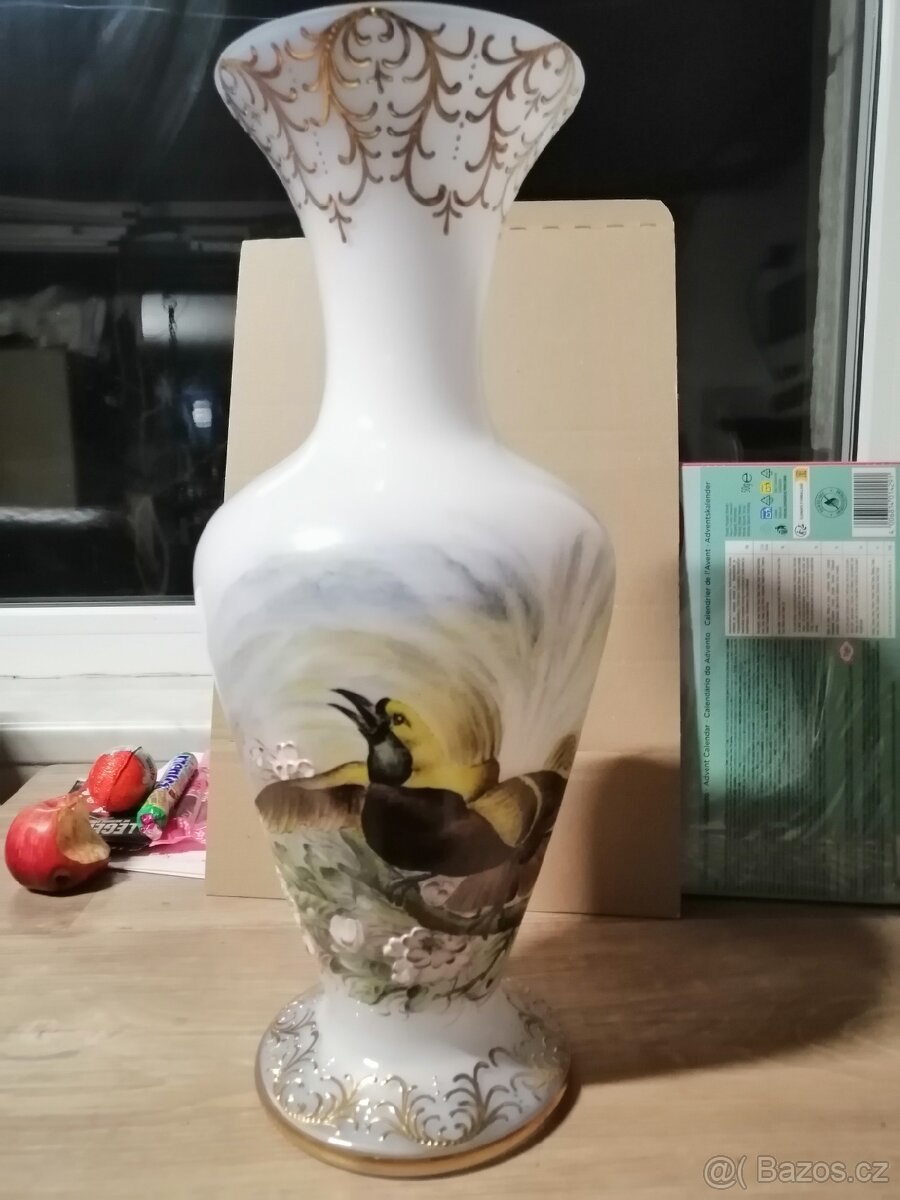 Prodam velmi starou zlacenou vázu.