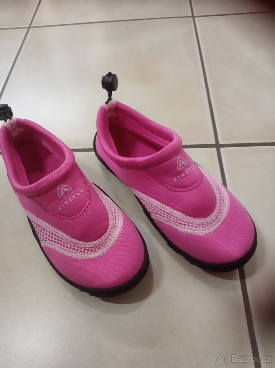 Prodáme Dívčí obuv do vody vel.31