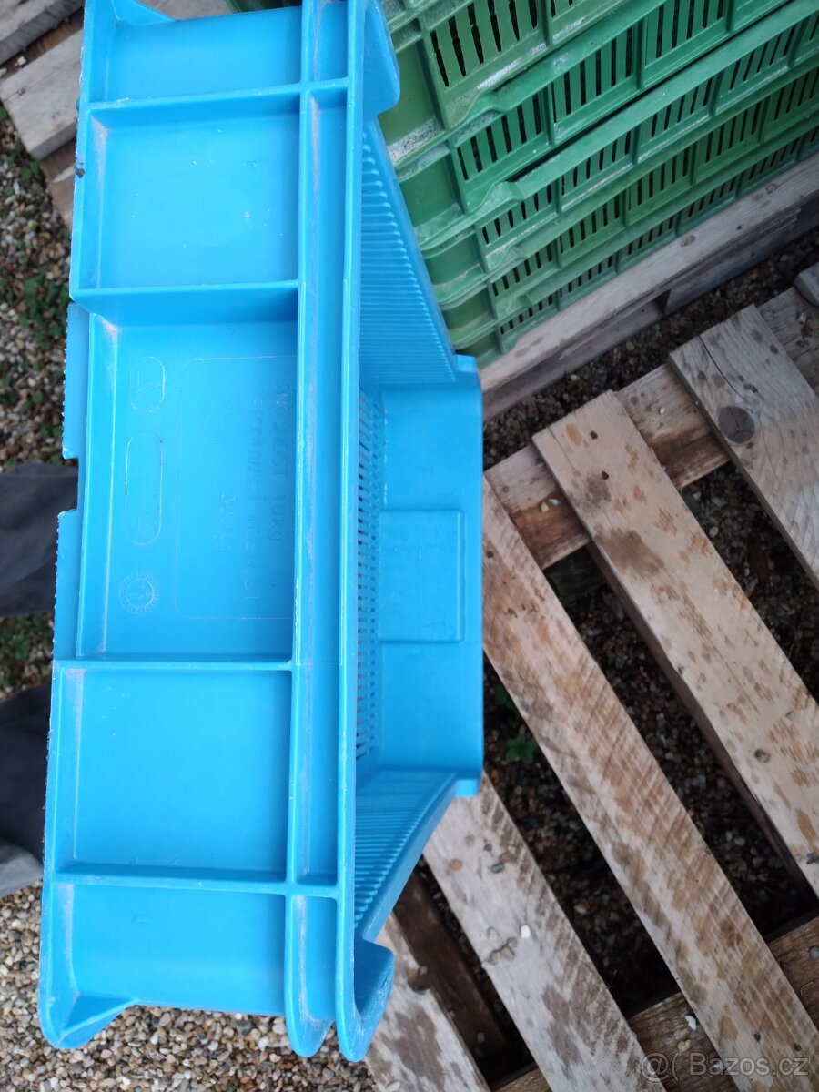 Plastové přepravky OZ ,nízké, barvené