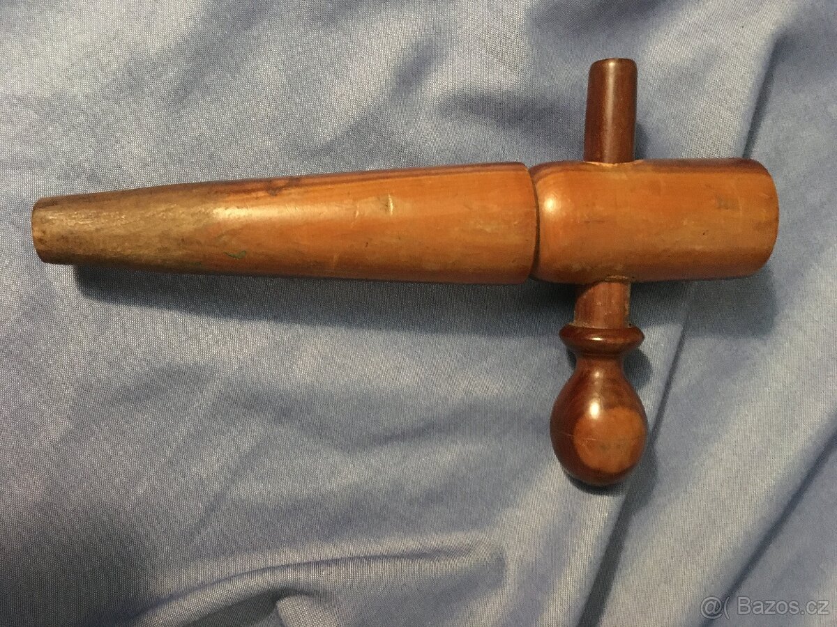 Starožitná dřevěná pípa