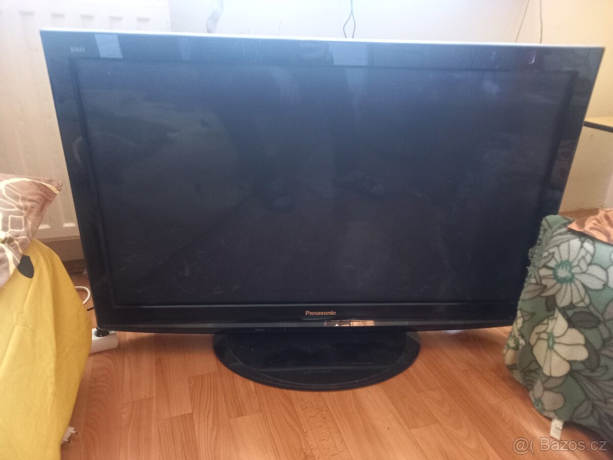 Tv Panasonic 107 úhlopříčka