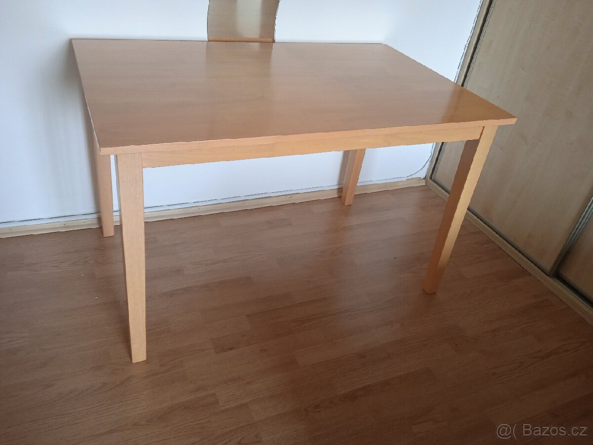 Dřevěný jídelní stůl 120x75x73cm