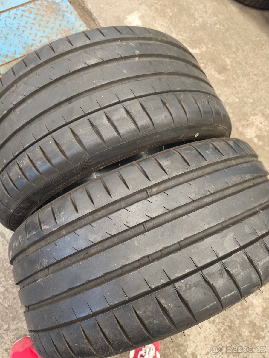 255/35/19
