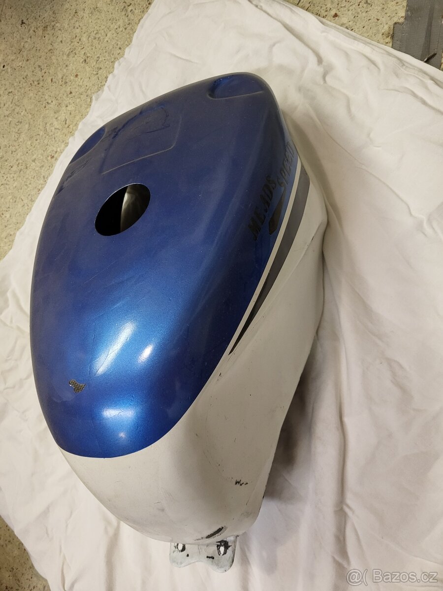 Sleva Kawasaki zxr400h karbonovy kryt nadrze