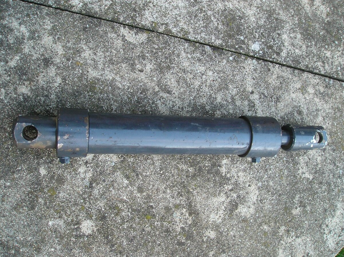 Prodám hydraulické válce