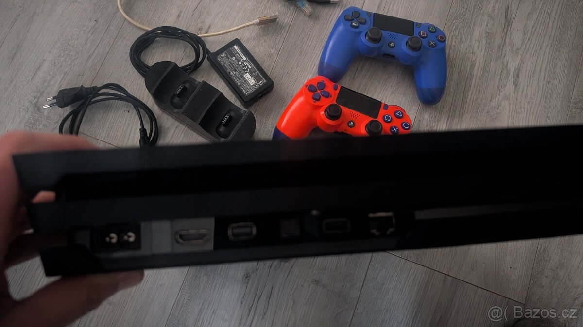 PS 4 pro-cuh 7216b.2TB.2x ovladač.HEN
