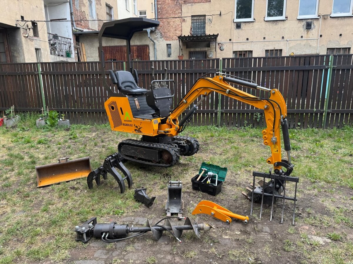 Minibagr BG 800. 02