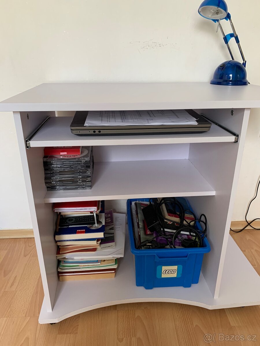 Psací nebo PC stûl