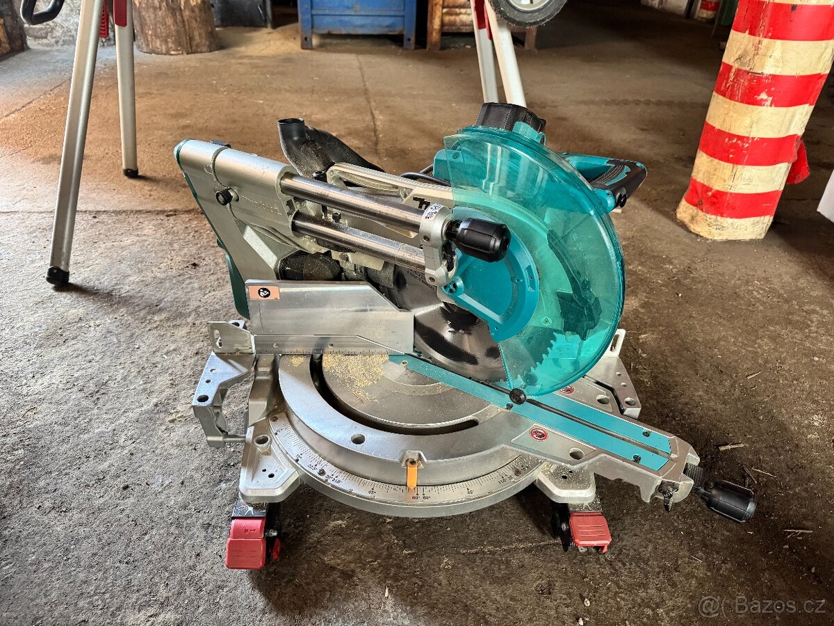 Pokosová pila MAKITA LS1219L