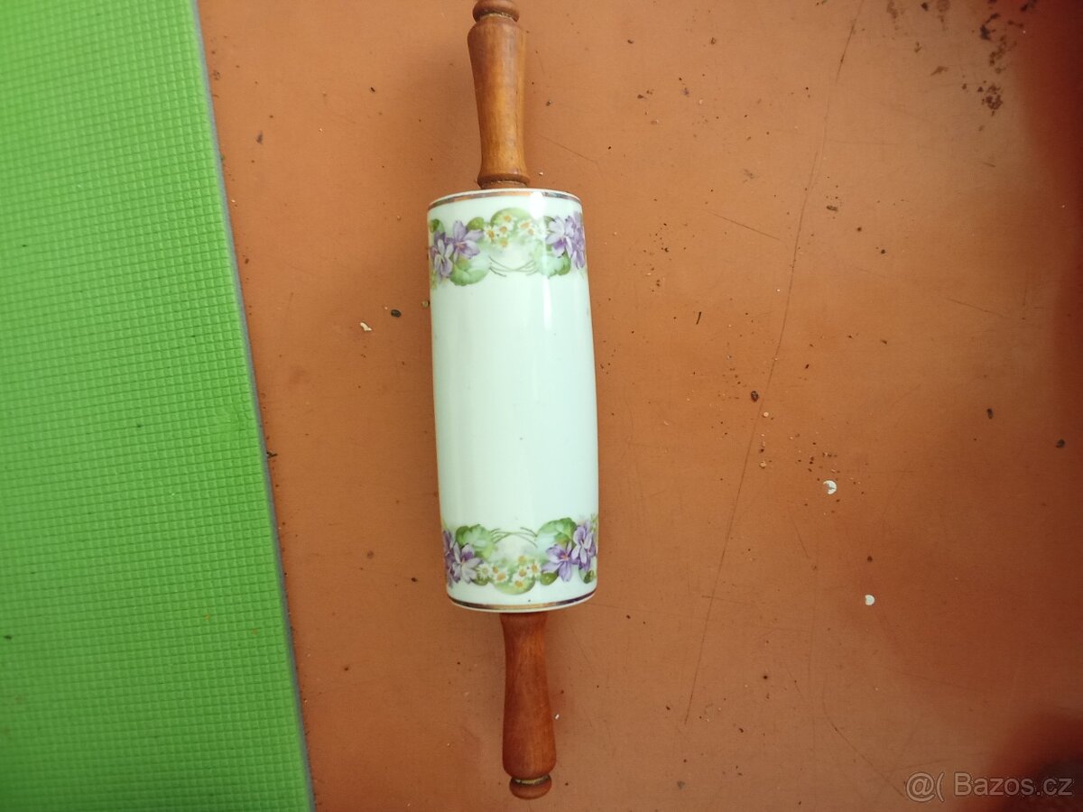 Porcelánový váleček