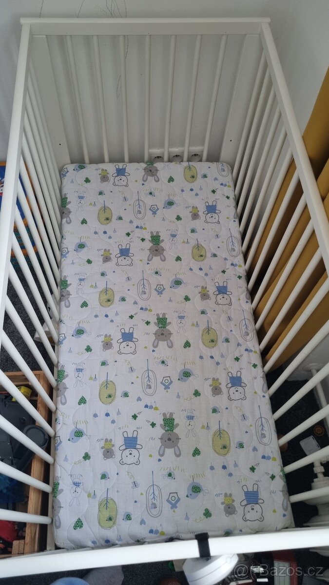 Postýlka Ikea s matrací Traumeland a ochranným prostěradlemo