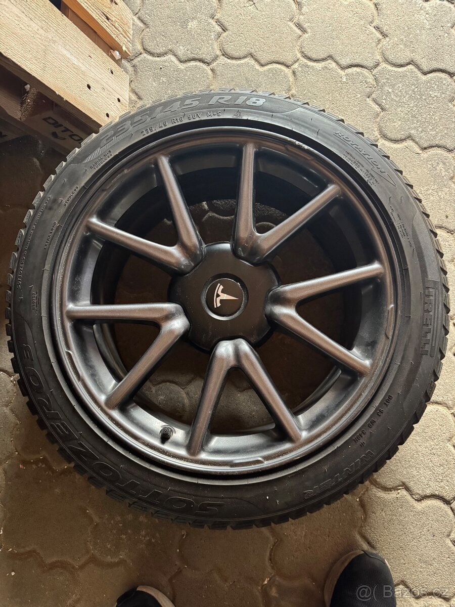 Prodám originální kola 235/45 R18 Tesla Model 3