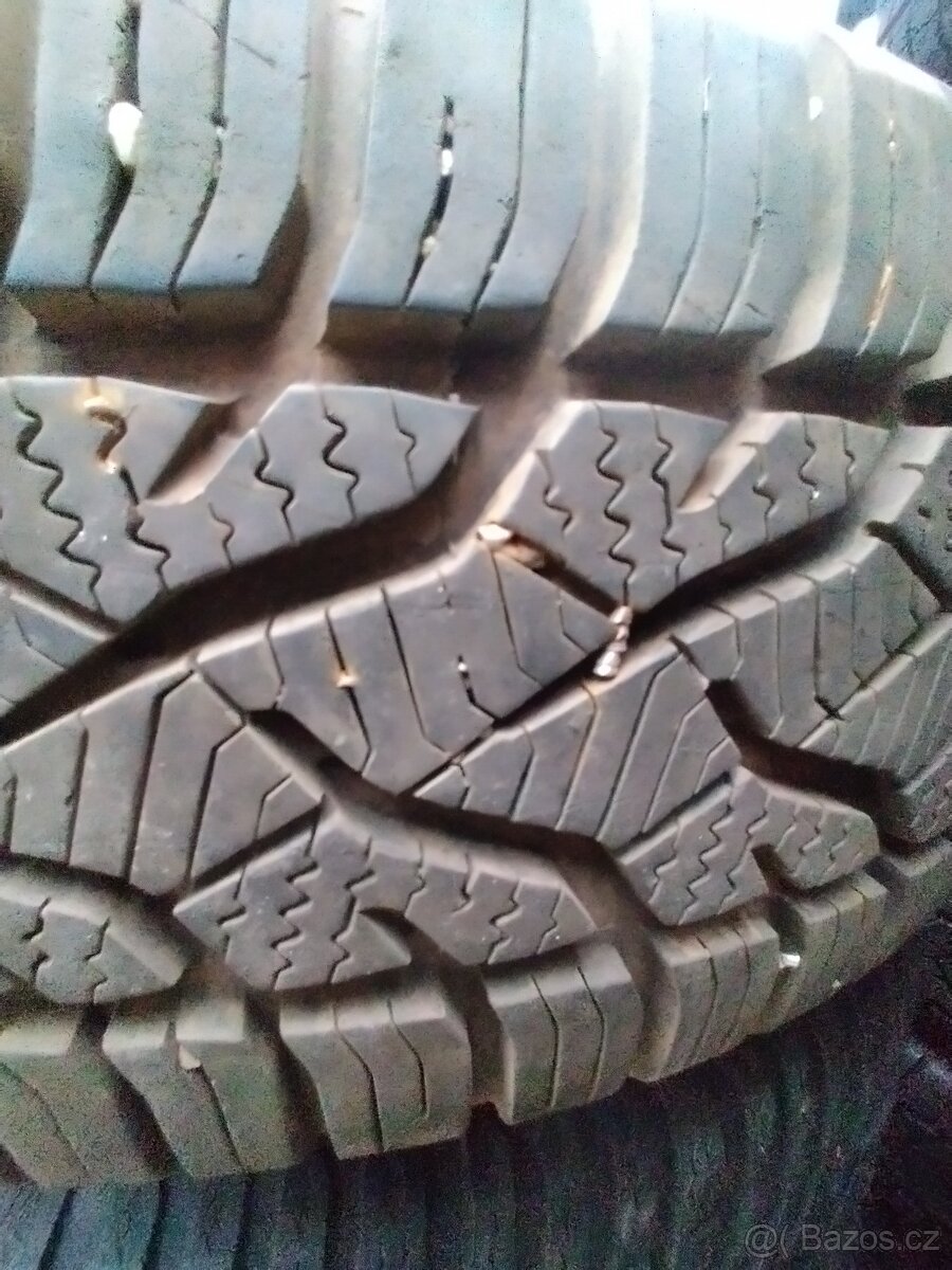 195/65/r15 celoroční Barum kolem 7mm