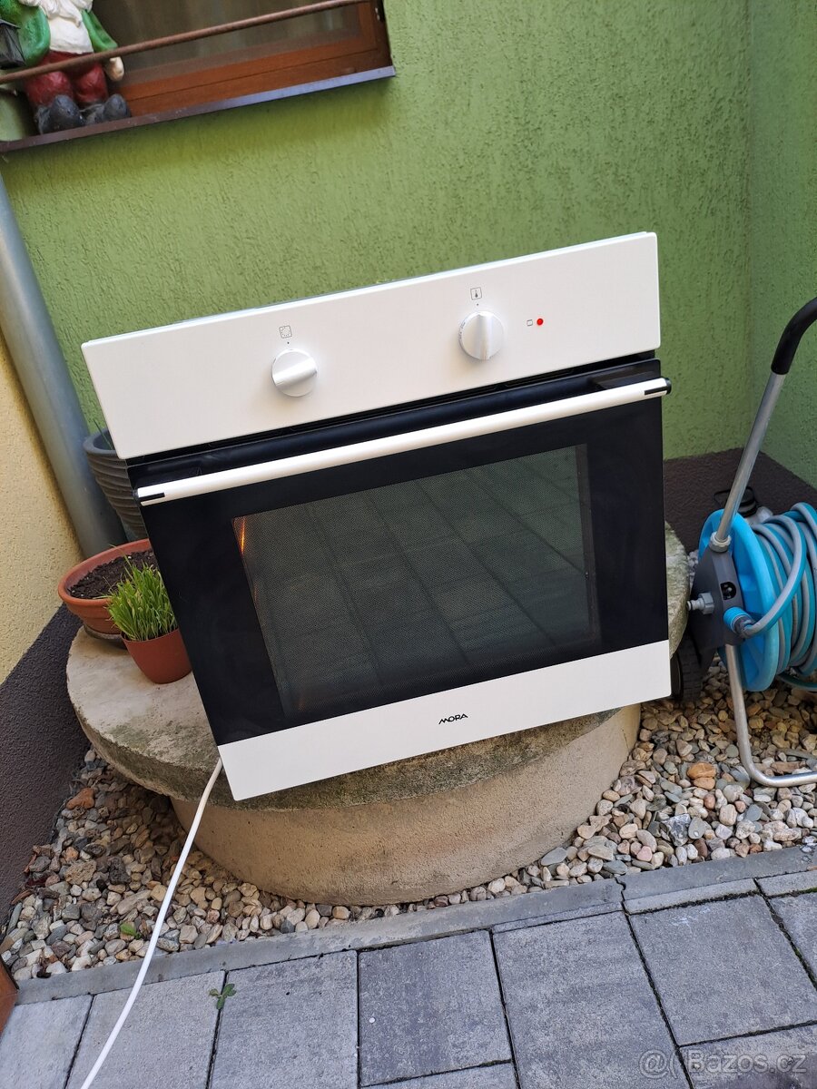 Prodám vestavnou troubu Mora