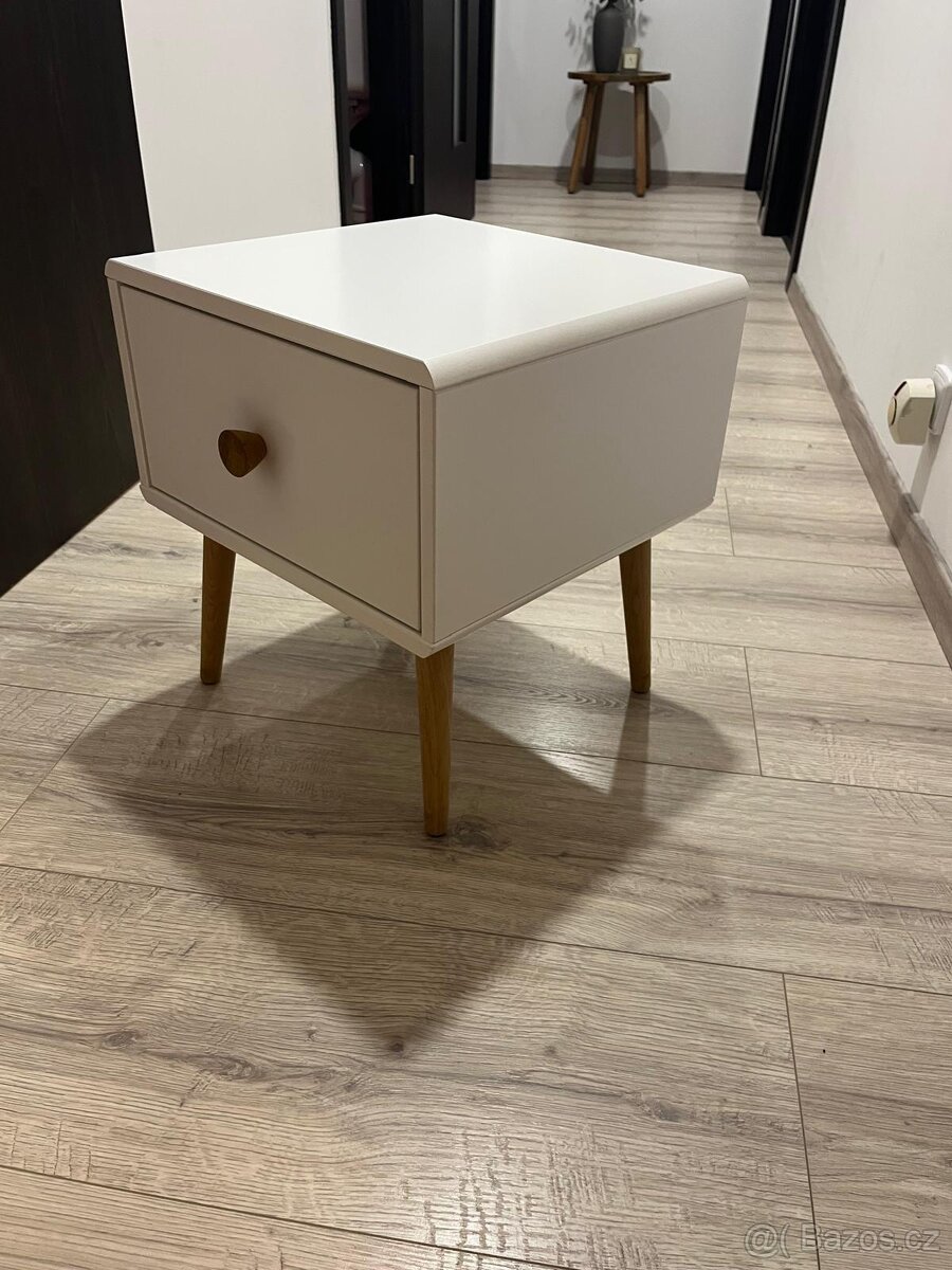 Noční stolek