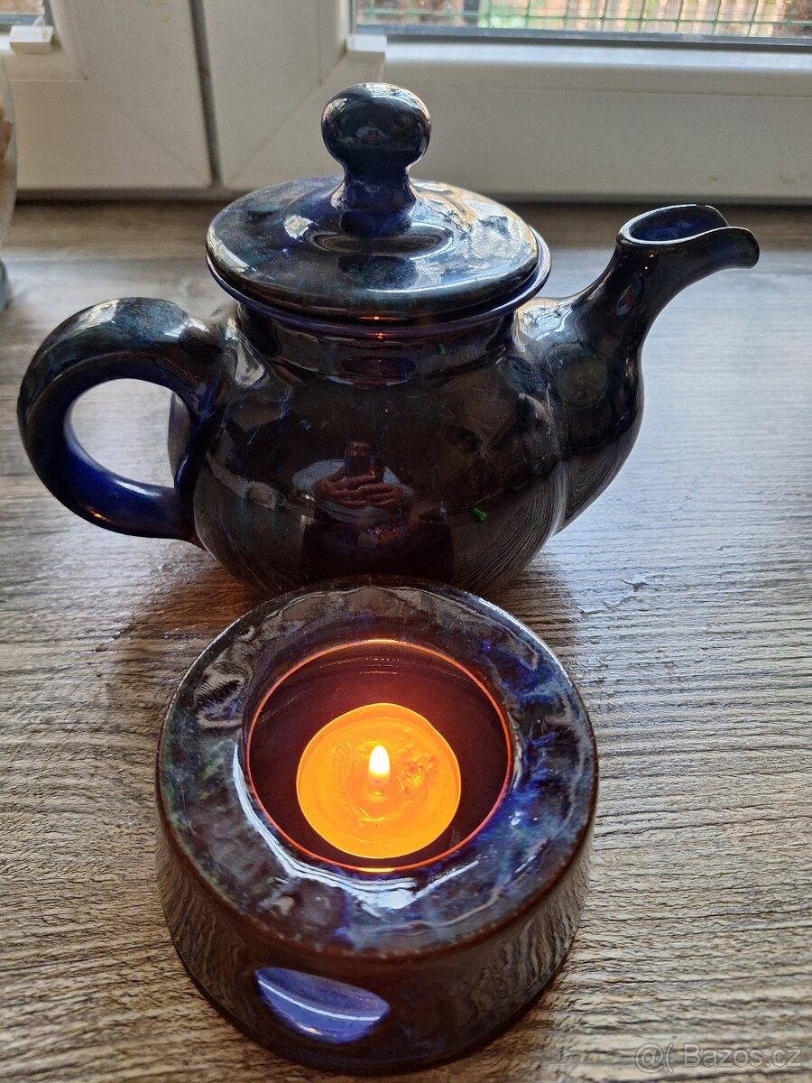 Čajová konvička s cedníkem,  ohřívačem a hrnečkem, keramika