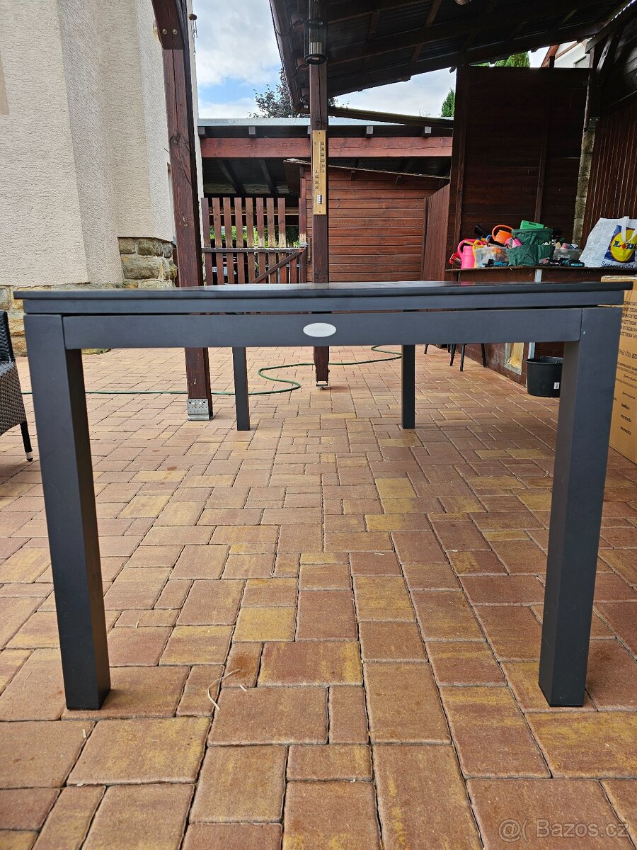 Zahradní stůl JYSK