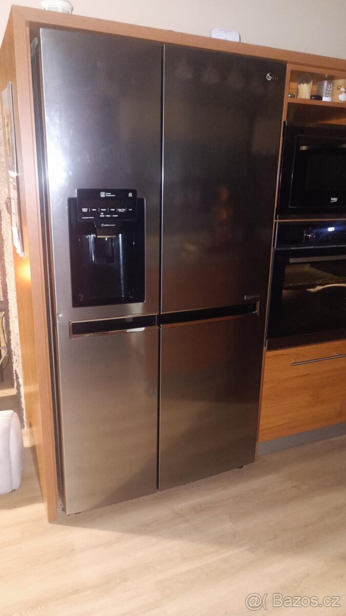 LG americká lednice s výrobníkem ledu