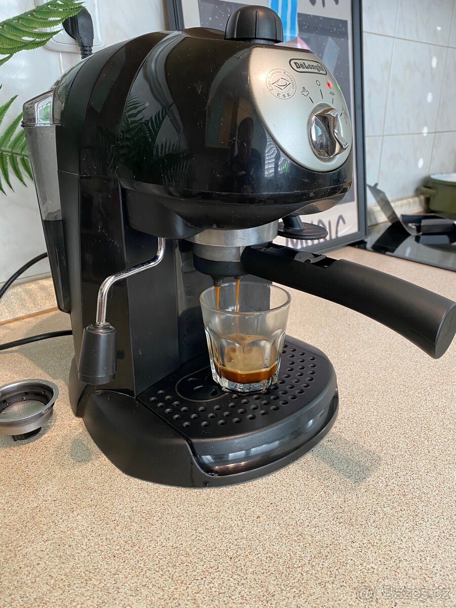 Pákový kávovar Delonghi
