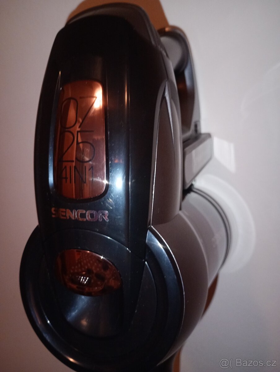 Tyčový vysavač Sencor 0725BK