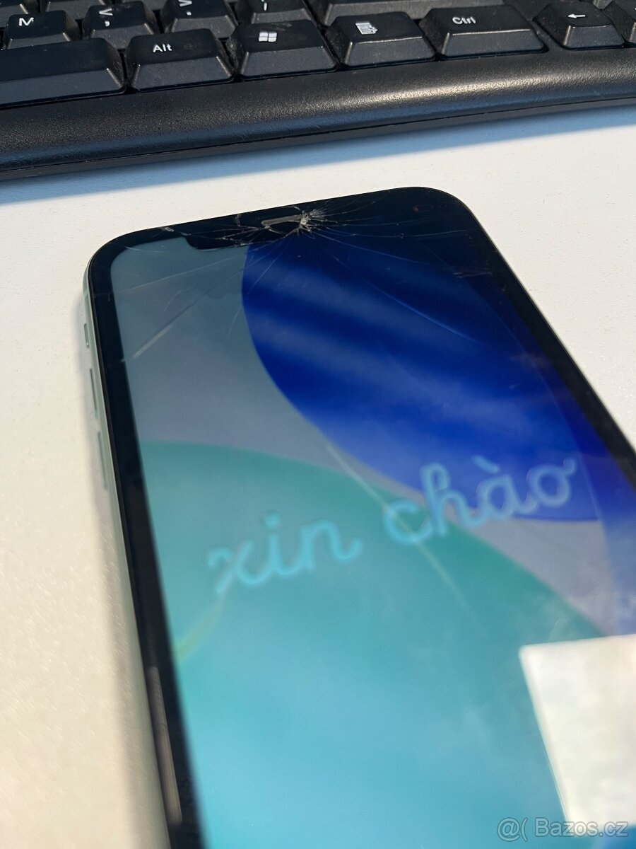 IPhone 11 ( spíš na součástky)