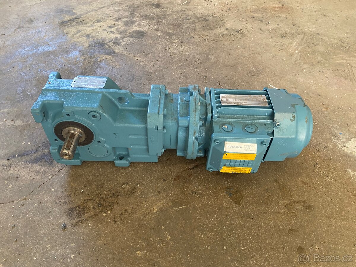 Elektromotor s převodovkou