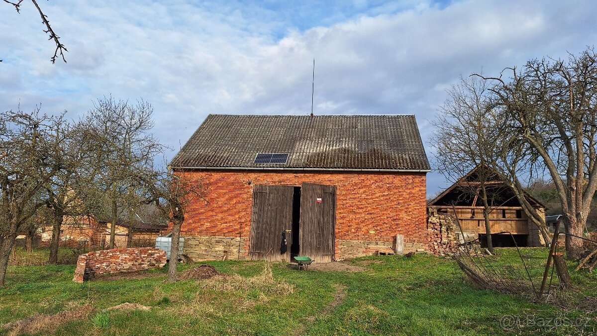 Pozemek se stodolou 1428 m2