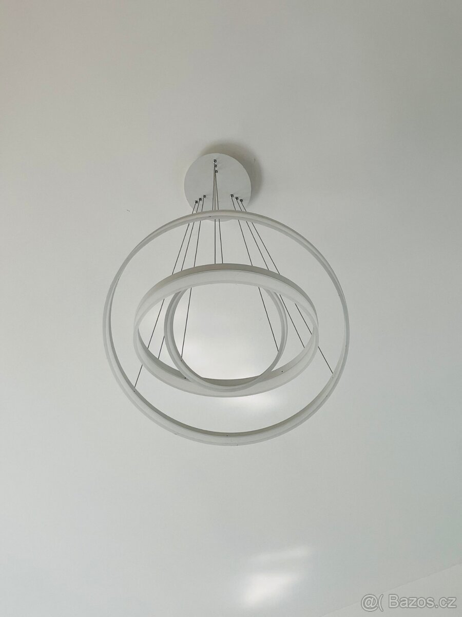 CIRCLE VISÍCÍ LAMPA BÍLÁ